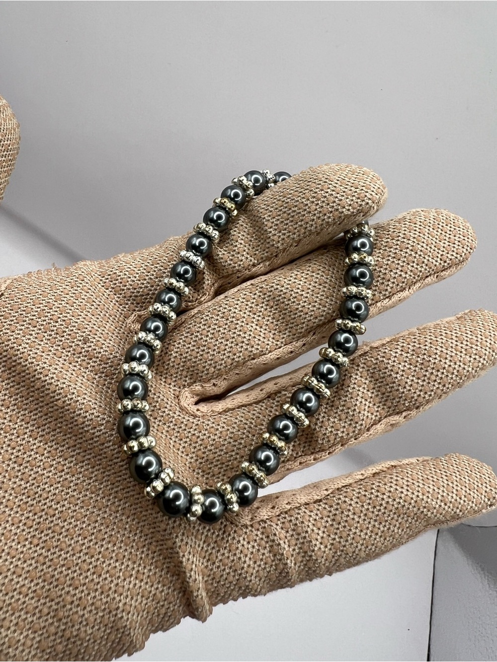 Vintage Roman RMN Charcoal Grey Faux Pearl Beaded Stretch Bracelet Silver Accent